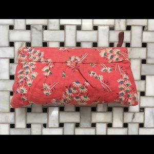 Floral clutch